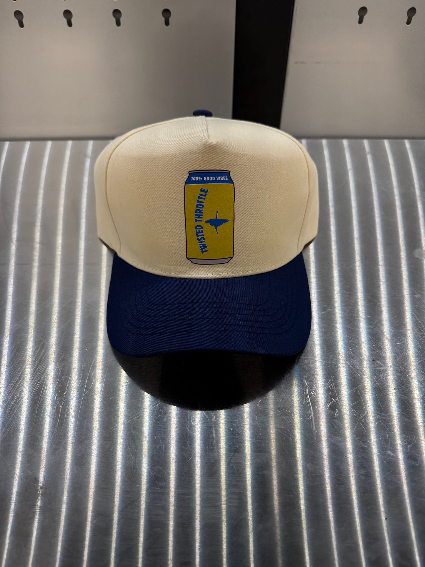 Twisted throttle hat