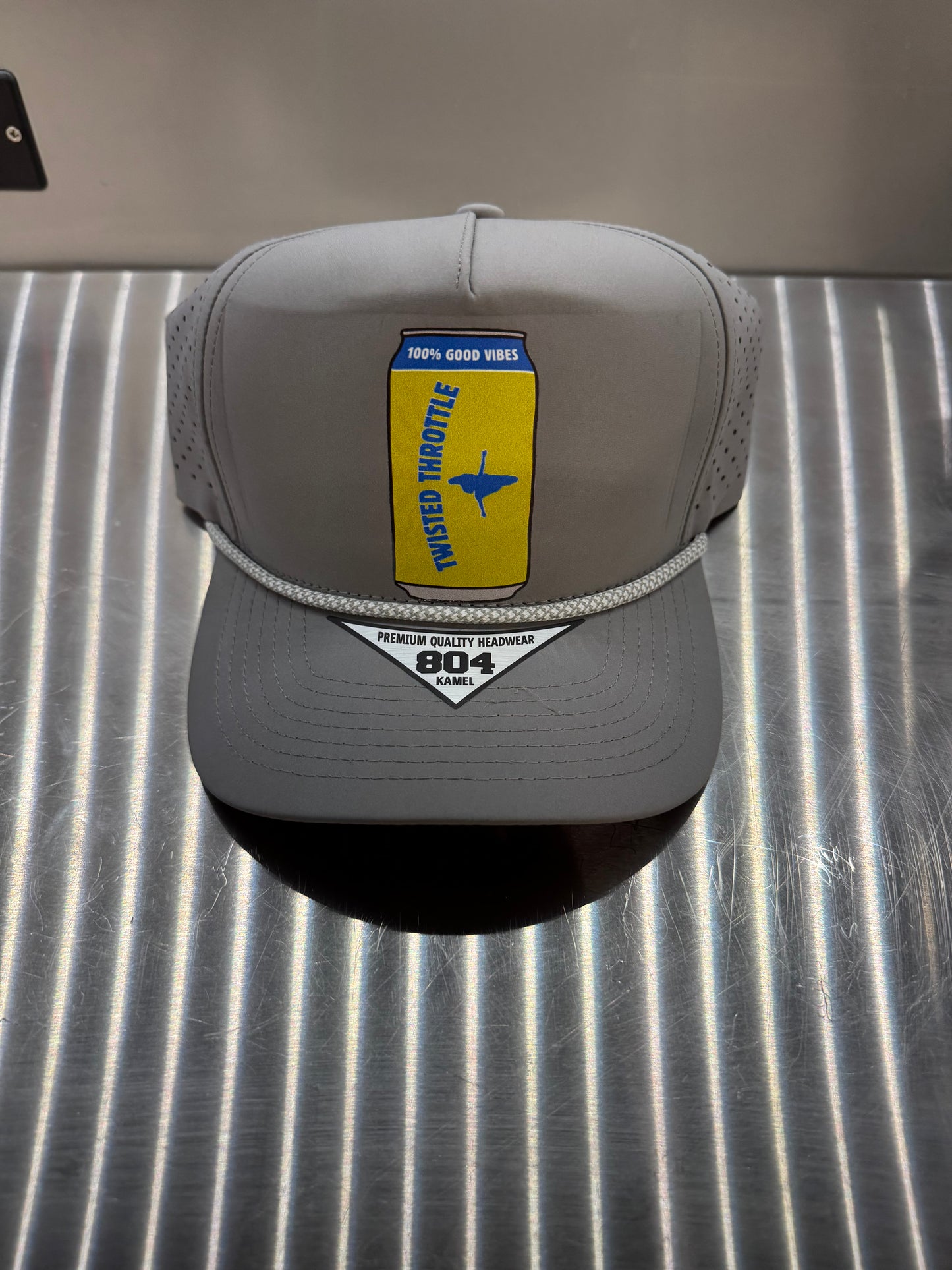 Twisted throttle hat