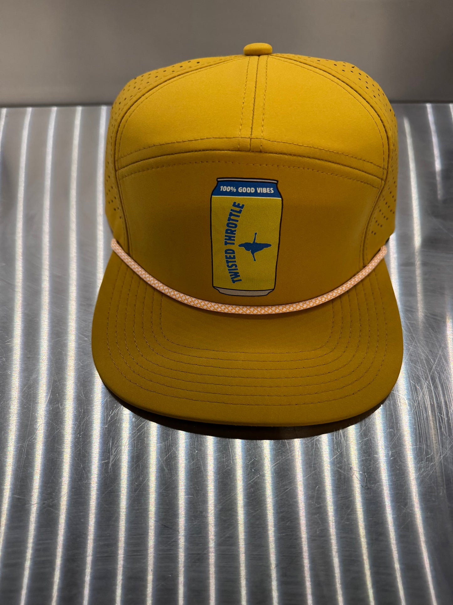 Twisted throttle hat