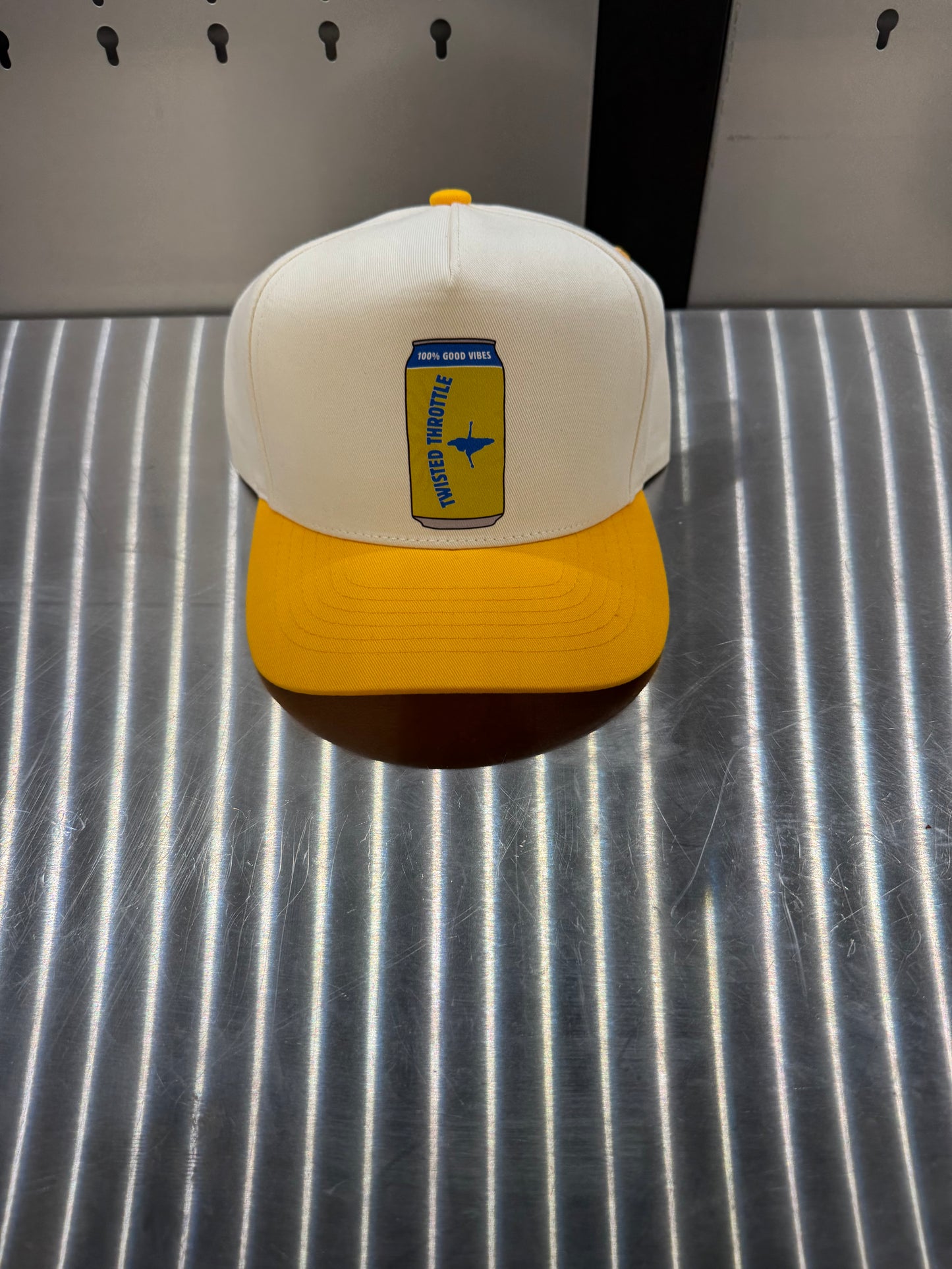 Twisted throttle hat